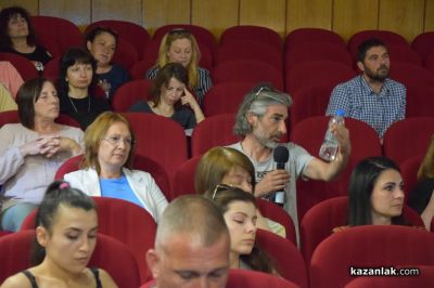 Масова подкрепа за концепцията на театралите в Казанлък