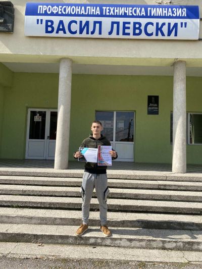 Хаджиеновци не спират да жънат успехи в национални олимпиади и състезания