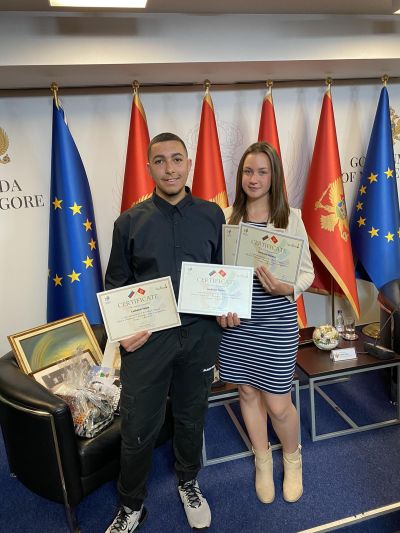 Хаджиеновци не спират да жънат успехи в национални олимпиади и състезания