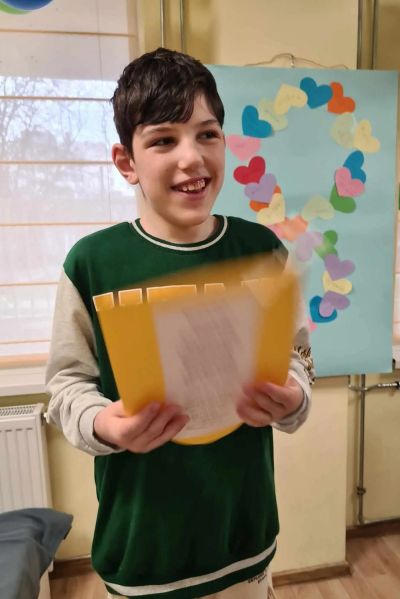 Благотворителна кампания набира средства за малкия Калоян и борбата му с аутизма