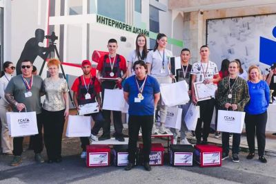 Хаджиеновци не спират да жънат успехи в национални олимпиади и състезания