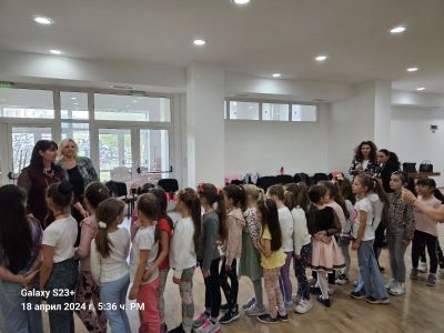 Започна подготовката за спектакъла “Мини Царица роза“