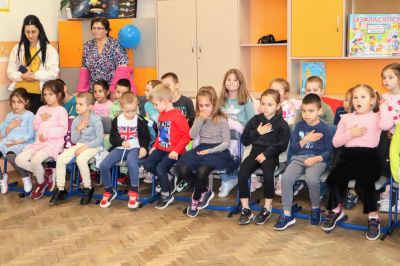 Приказни герои зарадваха децата от ДГ „Здравец“