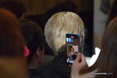 Аида Марковска и Ваня Кънева повдигнаха завесата и разказаха за потока на изобилието през казанлъшката публика 