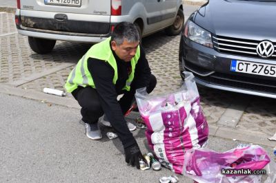 „Капачки за бъдеще“ в Казанлък: Доброволци събираха пластмасови капачки и метални кенчета за неонатална линейка и кувьоз