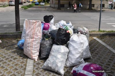 „Капачки за бъдеще“ в Казанлък: Доброволци събираха пластмасови капачки и метални кенчета за неонатална линейка и кувьоз