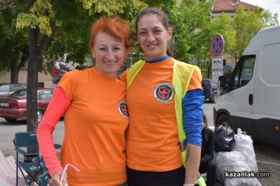 „Капачки за бъдеще“ в Казанлък: Доброволци събираха пластмасови капачки и метални кенчета за неонатална линейка и кувьоз