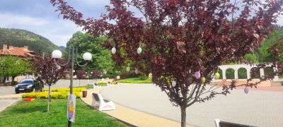 Великденска украса поставиха в град Шипка 