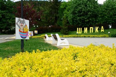 Великденска украса поставиха в град Шипка 