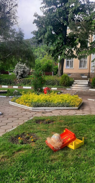 Великденска украса поставиха в град Шипка 