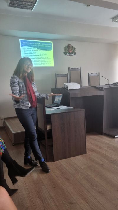 Междуинституционална среща - дискусия с фокус изслушвания на деца в специализирана „Синя стая“ се състоя в Казанлък 