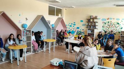 Учениците от Ръжена “пътуваха“ до Шанхай чрез разказите на Дана Джатева