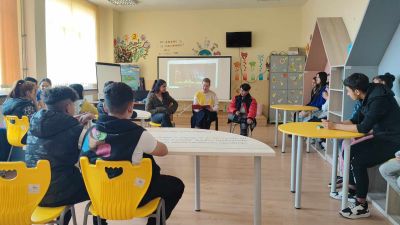 Учениците от Ръжена “пътуваха“ до Шанхай чрез разказите на Дана Джатева