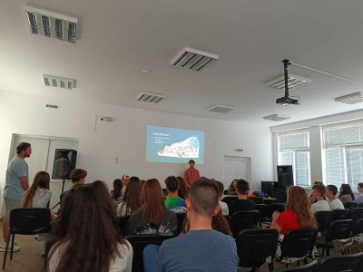 Доброволци отбелязаха Деня на Земята в ДГ “Теменуга“ и ППМГ “Никола Обрешков“