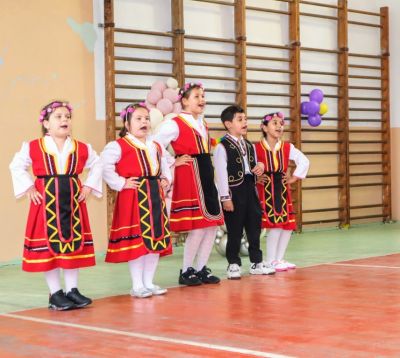 “С песен светът е чудесен” в ОУ “Чудомир“ Казанлък