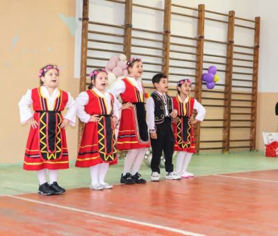 “С песен светът е чудесен” в ОУ “Чудомир“ Казанлък