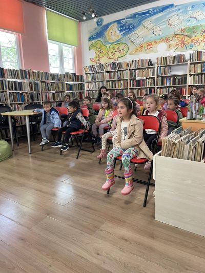 Деца и ученици пресъздадоха обичаите на пролетните празници