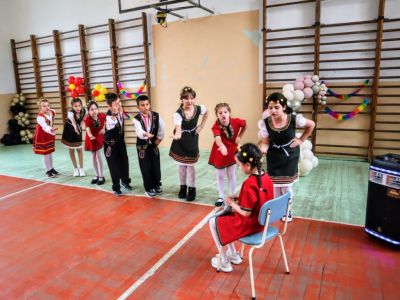 “С песен светът е чудесен” в ОУ “Чудомир“ Казанлък