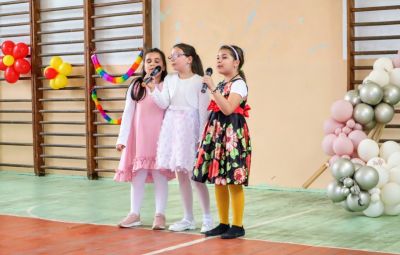 “С песен светът е чудесен” в ОУ “Чудомир“ Казанлък