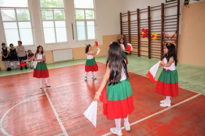 “С песен светът е чудесен” в ОУ “Чудомир“ Казанлък