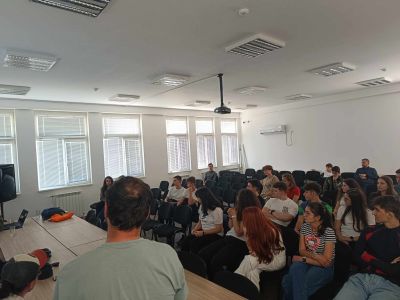 Доброволци отбелязаха Деня на Земята в ДГ “Теменуга“ и ППМГ “Никола Обрешков“