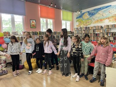 Деца и ученици пресъздадоха обичаите на пролетните празници