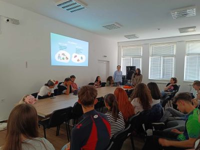 Доброволци отбелязаха Деня на Земята в ДГ “Теменуга“ и ППМГ “Никола Обрешков“