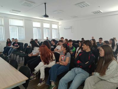 Доброволци отбелязаха Деня на Земята в ДГ “Теменуга“ и ППМГ “Никола Обрешков“