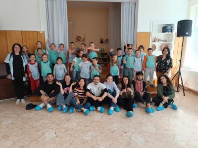 Доброволци отбелязаха Деня на Земята в ДГ “Теменуга“ и ППМГ “Никола Обрешков“