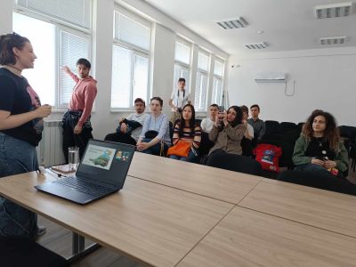 Доброволци отбелязаха Деня на Земята в ДГ “Теменуга“ и ППМГ “Никола Обрешков“