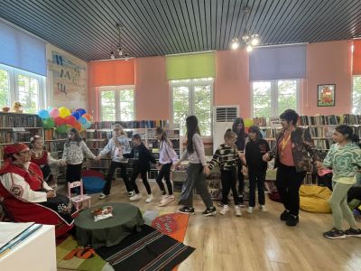 Деца и ученици пресъздадоха обичаите на пролетните празници