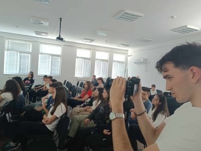 Доброволци отбелязаха Деня на Земята в ДГ “Теменуга“ и ППМГ “Никола Обрешков“