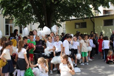 Със специална програма, ОУ „Мати Болгария“ отбеляза Деня на танцовото изкуство 