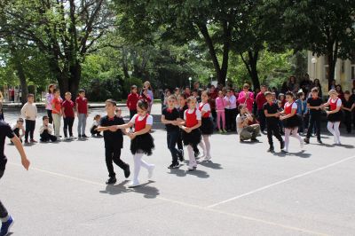 Със специална програма, ОУ „Мати Болгария“ отбеляза Деня на танцовото изкуство 