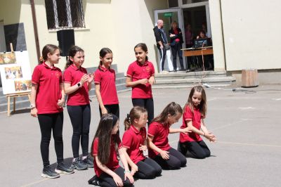 Със специална програма, ОУ „Мати Болгария“ отбеляза Деня на танцовото изкуство 