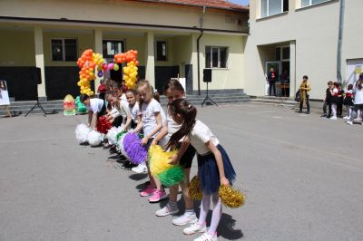 Със специална програма, ОУ „Мати Болгария“ отбеляза Деня на танцовото изкуство 