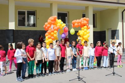 Със специална програма, ОУ „Мати Болгария“ отбеляза Деня на танцовото изкуство 