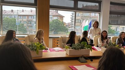 Първа среща с претендентките за Царица Роза 2024