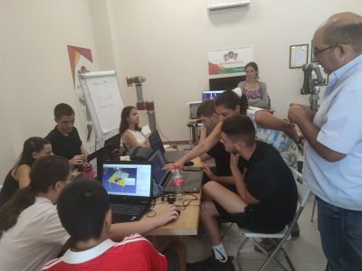 Лятна академия за малките, курс „Програмист“- за големите деца!