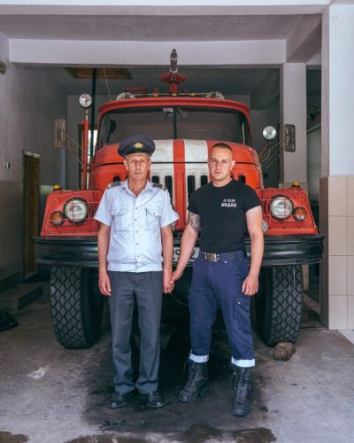 Български фотограф спечели престижна награда със снимки на бащи и синове  