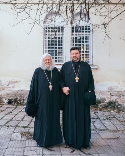 Български фотограф спечели престижна награда със снимки на бащи и синове  