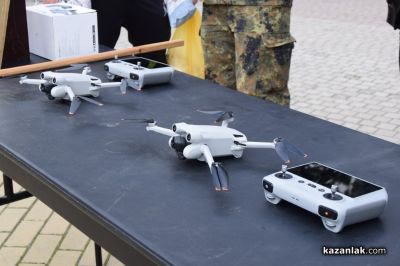 Военните честваха Деня на храбростта с демонстрации и показ на оръжие в центъра на Казанлък