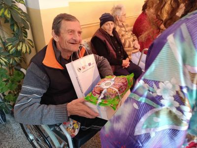 Днес се раздадоха “Кутиите пълни с щастие“ за Великден