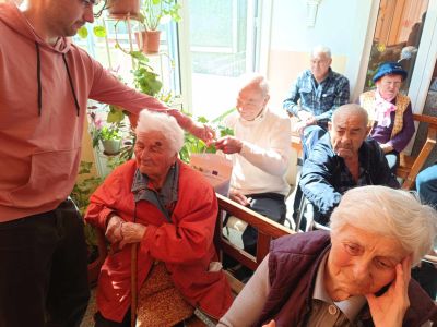 Днес се раздадоха “Кутиите пълни с щастие“ за Великден