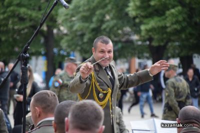 Военните честваха Деня на храбростта с демонстрации и показ на оръжие в центъра на Казанлък