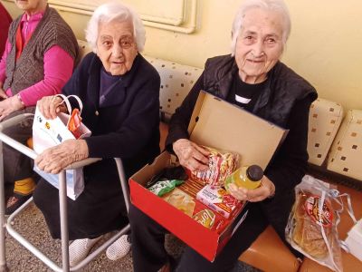 Днес се раздадоха “Кутиите пълни с щастие“ за Великден