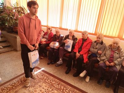 Днес се раздадоха “Кутиите пълни с щастие“ за Великден