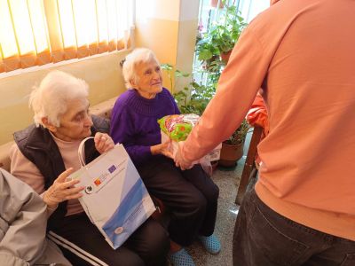 Днес се раздадоха “Кутиите пълни с щастие“ за Великден