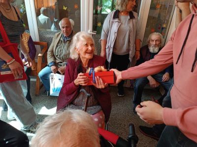 Днес се раздадоха “Кутиите пълни с щастие“ за Великден