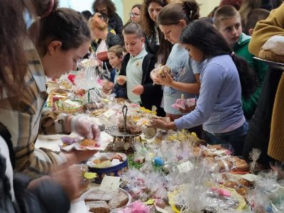 Спортен празник и благотворителен кулинарен базар се състояха в казанлъшкото ОУ “Св. Паисий Хилендарски“